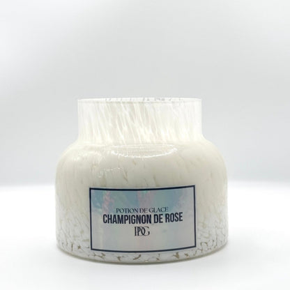 CHAMPIGNON DE ROSE scented candle in a 530g lamp jar. Made with 100% soy wax and a cotton wick, ensuring a clean and long-lasting burn. luxury candle, hand-poured, eco-friendly.