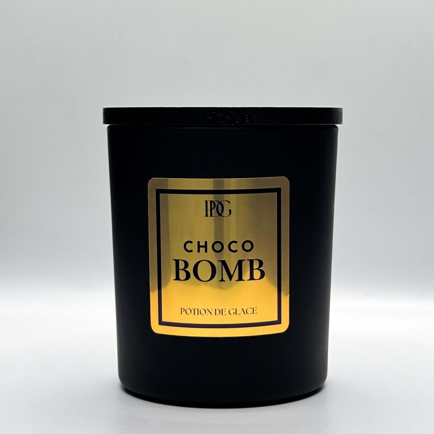 CHOCOBOMB Black Soy Candle with Wooden Lid – Handmade Natural Soy Wax, Chocolate Fragrance, Luxury Home Decor, Long-Lasting Scent