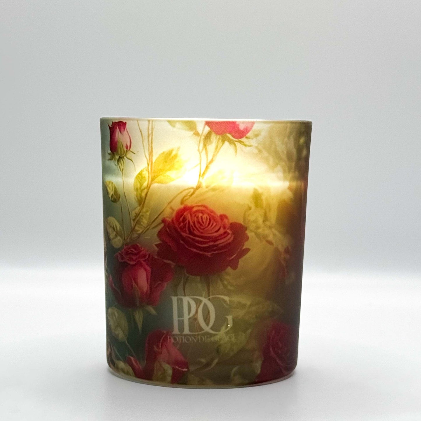 SAUVAGE PASSION Candle - Tiger and
Red Roses Design in 100% Natural Soy Wax, Luxurious and Seductive Fragrance