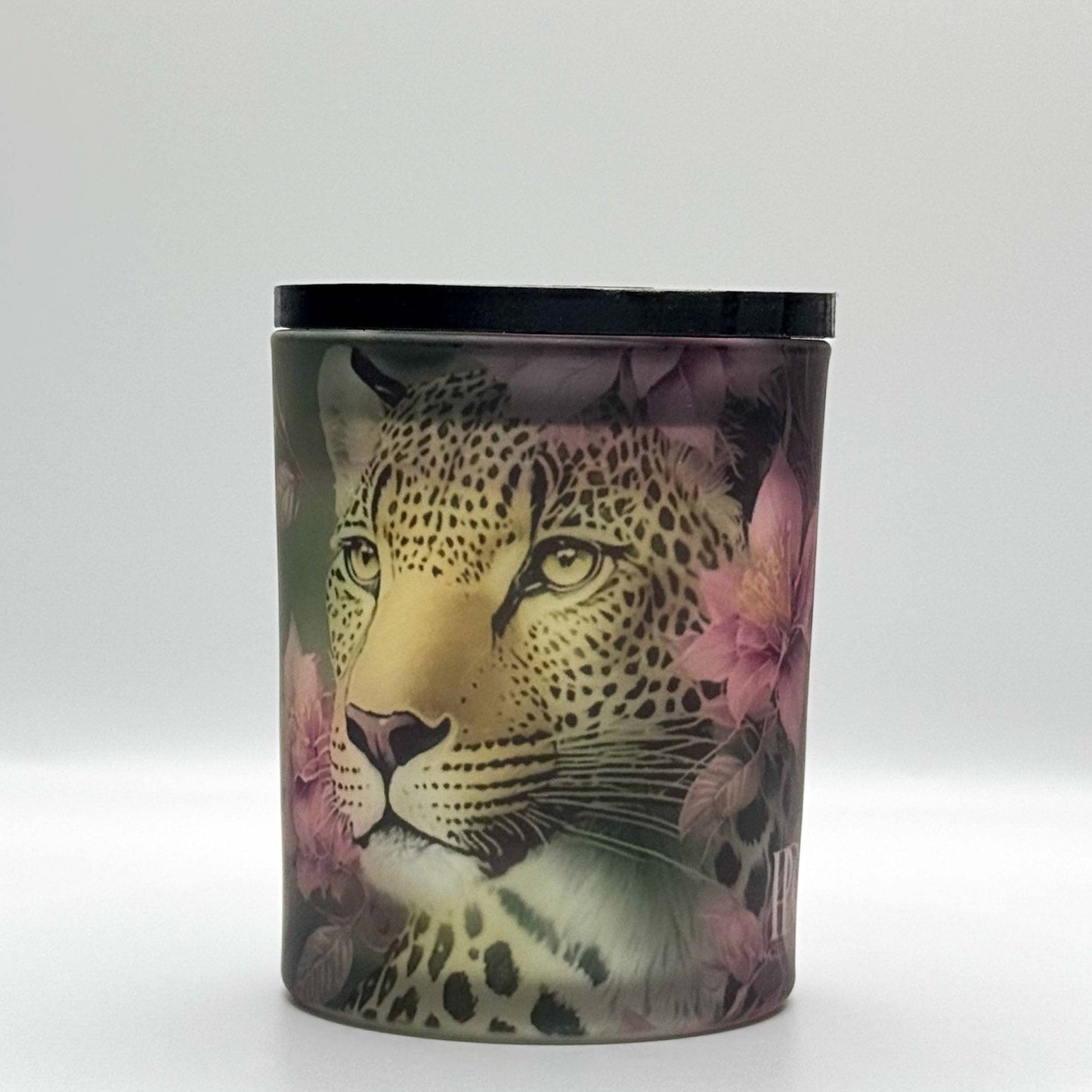 SAUVAGE ROSE Candle - Tiger and Pink
Flowers Design, 100% Soy Wax, Coconut and Vanilla Fragrance.