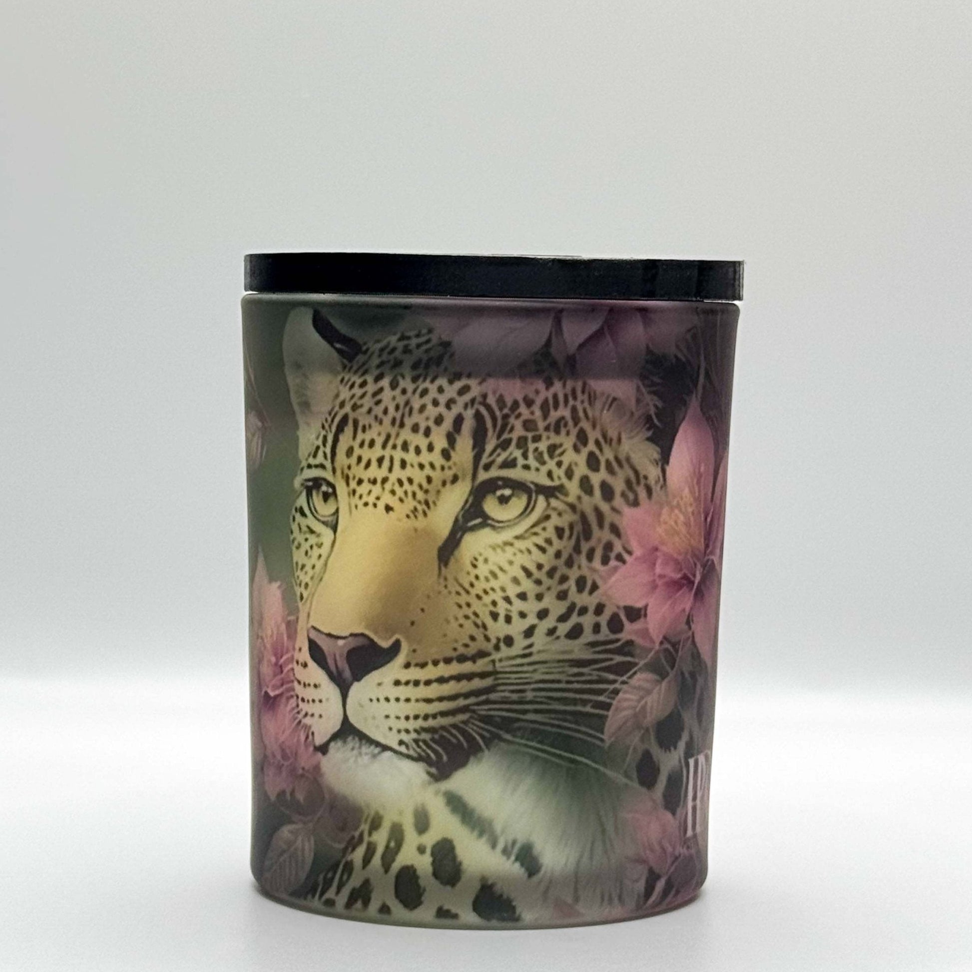 SAUVAGE ROSE Candle - Tiger and Pink
Flowers Design, 100% Soy Wax, Coconut and Vanilla Fragrance.